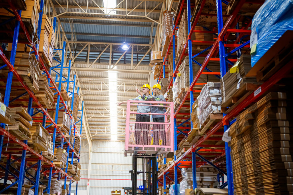 I montacarichi nelle logistiche, una soluzione pratica 2 montacarichi e persone logistiche Zannino Ascensori